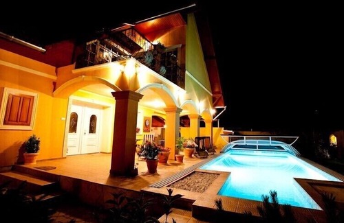 Siofok Aranypart Villa | New villa with air conditioner in Siofok with large pool, just 100m from beach