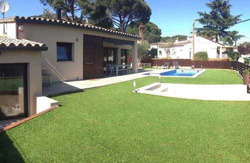 Calonge Villa | New villa with swimming pool in the Costa Brava. Now with WiFi!