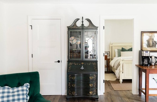 Witmer Cottage | New Waterfront Creekside Cottage w/Private Pool, Firepit, Paddle Boat, Fishing