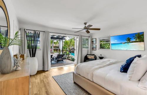 Poinsettia Heights House | New Waterfront Oasis Mins Beach, Eats, Shop