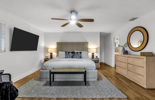 Poinsettia Heights House | New Waterfront Oasis Mins Beach, Eats, Shop