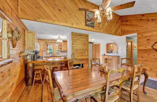 Long Pond House | NEW- Wild Fox Retreat: Lake Front, Hot Tub, Sauna, Game Room
