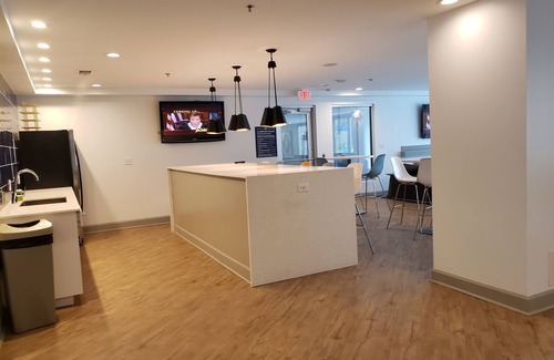 Home Park Apartment | New York Ave. Downtown