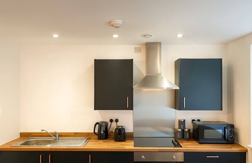 Bradford Apartment | New York Luxe + Onsite Parking