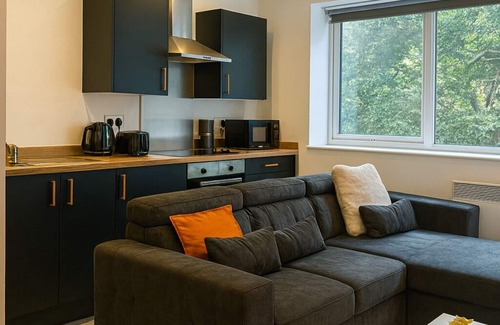 Bradford Apartment | New York Luxe + Onsite Parking