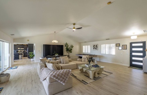 Mariposa House | New Yosemite Luxe Family-Theater-Sauna-Spa-EV-Poker Table-Game Room-Pool table
