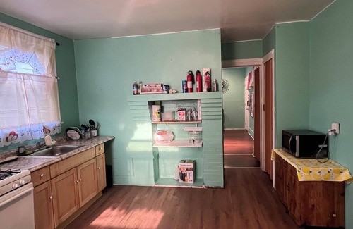 Newark Apartment | Newark's Art Deco 1-bdrm Oasis