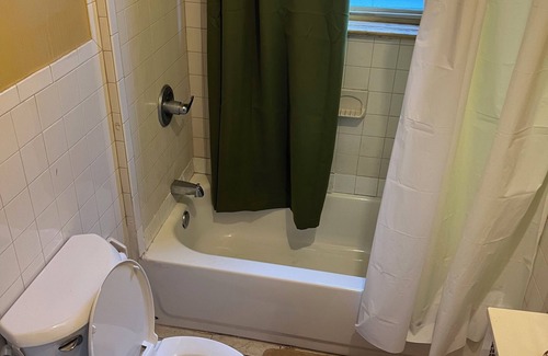 Newark Apartment | Newark's Art Deco 1-bdrm Oasis