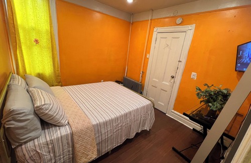 Newark Apartment | Newark's Art Deco 1-bdrm Oasis