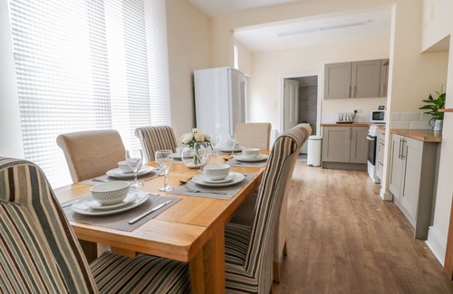 Hornsea Cottage | NEWBEGIN COTTAGE, pet friendly, with a garden in Hornsea