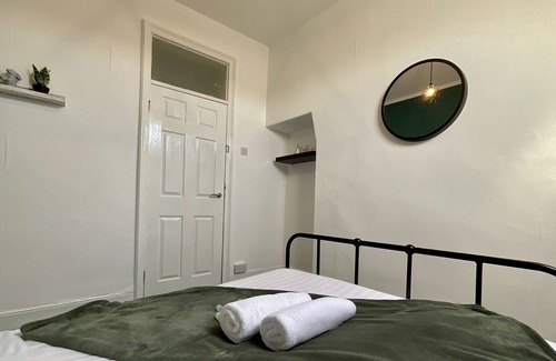 Newcastle-upon-Tyne Apartment | Newcastle | Restful and Spacious Urban Getaway