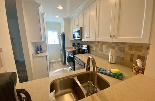 Crescent Beach House | Newely renovated Oceanview Townhouse