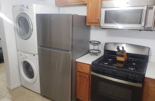 Saratoga Springs Apartment | Newer Cosy 1 BR Basement Apartment in Saratoga Springs - 2 Mins Drive To Track