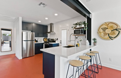 Turney Villa Condo | Newer, Modern, Work Friendly 2 Bedroom Condo near Downtown PHX