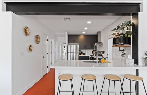 Turney Villa Condo | Newer, Modern, Work Friendly 2 Bedroom Condo near Downtown PHX