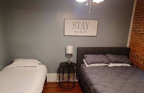 Columbus Park House | Newest KC Unit 3 · Entire Building Downtown- sleeps 16!