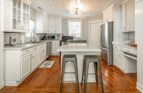 Chattanooga House | Newest Merriam · 05) Downtown/Lookout MT/Aquarium