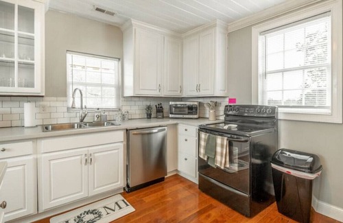 Chattanooga House | Newest Merriam · 05) Downtown/Lookout MT/Aquarium
