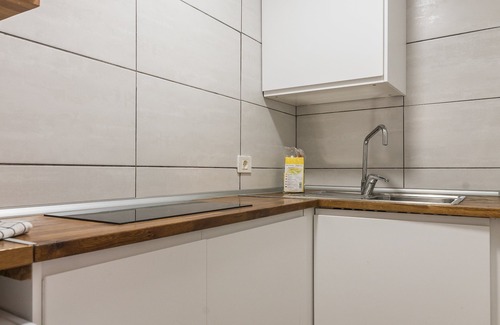 Las Palmas de Gran Canaria Apartment | Newly Renovated Beach Apartment Just Steps to Sand with Dedicated Workspace Area