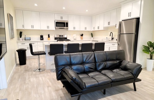 Beverly Hills House | Newly built 2 bedroom ADU near Beverlywood. 5 minutes to Rodeo Drive!