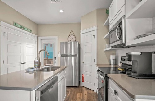 Port Aransas House | "Newly Built 2-Bedroom Coastal Cabin: Cozy Beach Retreat with Shopping & Dining Nearby!"
