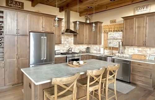 Waynesville House | Newly Built 2021! 4 BD 4.5 BA, Luxury Home, Mtn Views, Hot-tub!