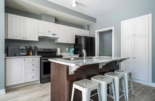 The Blue Mountains House | Newly built Village 3 Bedroom/Shuttle Bus