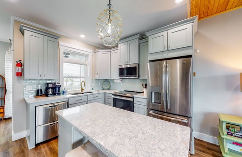 Mexico Beach House | Newly built, cottage with historical details, WiFi & central AC - steps to beach