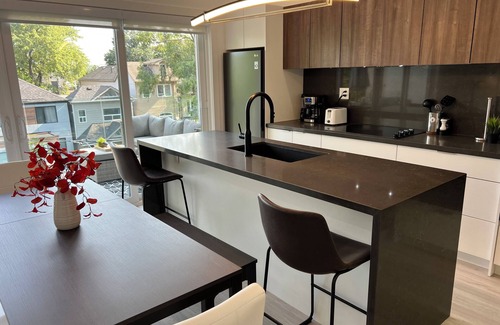 Leslieville House | Newly built modern3BR - 2 bath loft with Terrace and parking close to beach