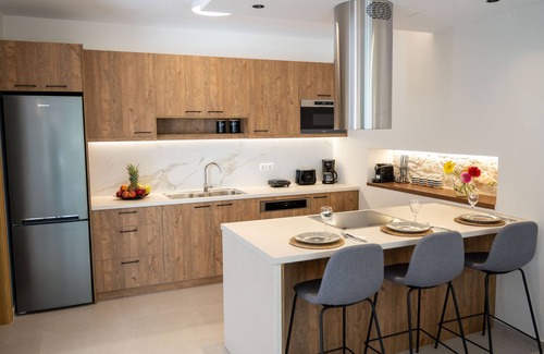 Melidoni Villa | Newly built villa with salted water heated pool & jacuzzi!