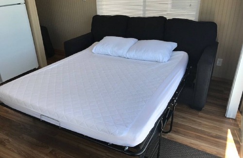 Sturgeon Bay Boat Rental | Newly constructed, Bay Breeze, the Floating Cottage. Reserve your stay today!