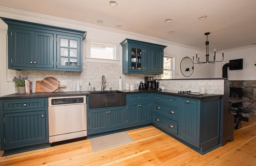 Ludlow House | Newly Designed by HOMME Girls! Okemo, Hot Tub, Mtn View, Ski Shuttle