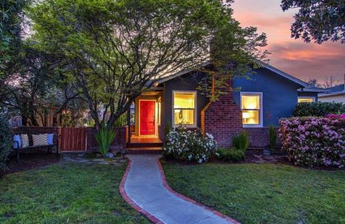 Community Center House | Newly Furnished Retreat 5 Min to Stanford & Downtown Palo Alto