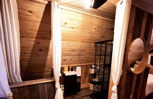Rapides-des-Joachims Cabin | Newly hand crafted wooden cabin.