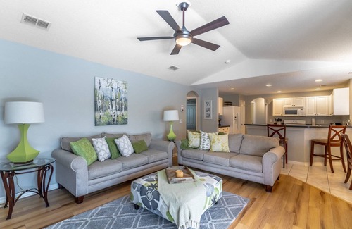 Tuscan Ridge House | Newly listed single story private pool home in Tuscan Ridge