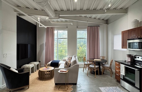 Athens Apartment | Newly Listed Studio Condo - Perfect for Game Days!