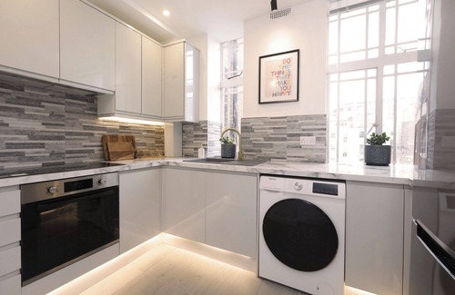 Lancaster Gate Apartment | Newly refurb & Spacious 3 Bedroom Flat - Hyde Park W2