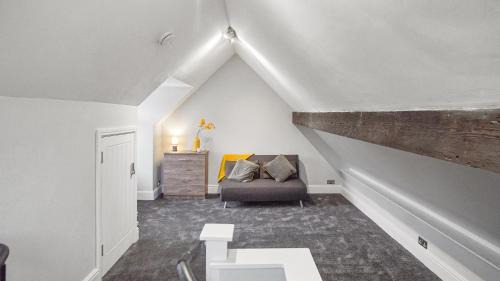 Birmingham House | Newly Refurbished 3 Bed House With Parking