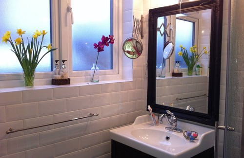 Welsh Harp Apartment | Newly Refurbished Beautiful Spacious Garden Apartment Near Wembley