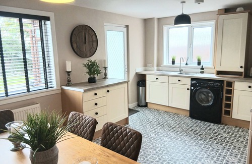 South Galson House | Newly Refurbished Bright, 3 Bedroom House in The Highland Capital