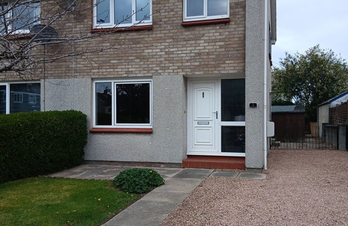 South Galson House | Newly Refurbished Bright, 3 Bedroom House in The Highland Capital