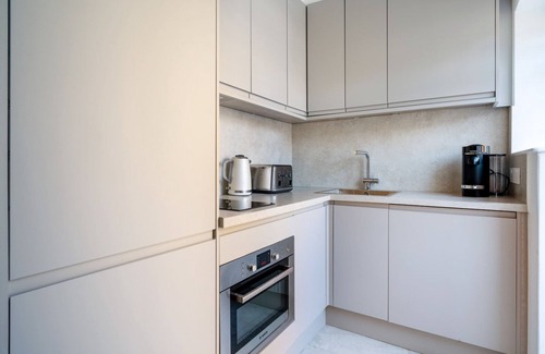 Courtfield Apartment | Newly refurbished South Ken 1BR nr South Ken Station, by Blueground