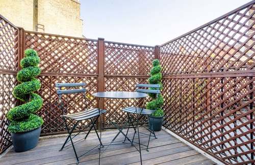 Courtfield Apartment | Newly refurbished South Ken 1BR nr South Ken Station, by Blueground