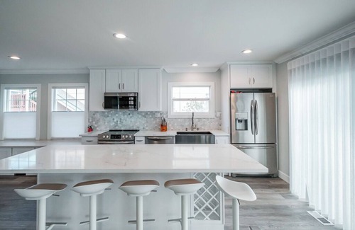 Newport House | Newly remodel Historic Coast Guard house 4-bedroom in awesome Newport with WiFi