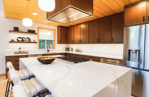 Glacier House | Newly Remodeled 2BR Nestled in The Foothills Mt.Baker