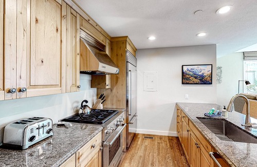 Ketchum Condo | Newly Remodeled, 2nd-Floor Condo w/Free WiFi, Golf & Ski Views, & Wood Fireplace