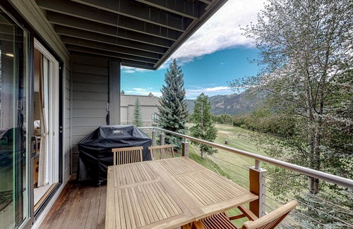 Ketchum Condo | Newly Remodeled, 2nd-Floor Condo w/Free WiFi, Golf & Ski Views, & Wood Fireplace