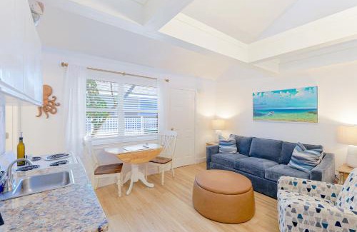 Siesta Key Apartment | Newly remodeled 8-steps to sand path of Beach!