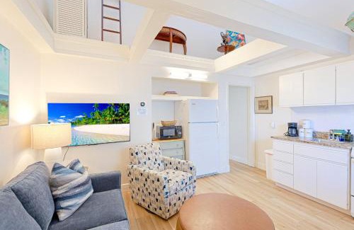 Siesta Key Apartment | Newly remodeled 8-steps to sand path of Beach!
