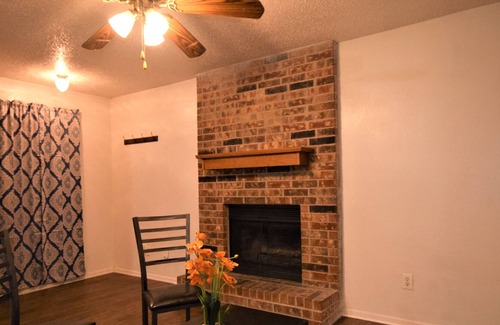Fort Worth Apartment | Newly Remodeled and Furnished 2 Bed 1 Bath Unit in a 4-Plex with W/D